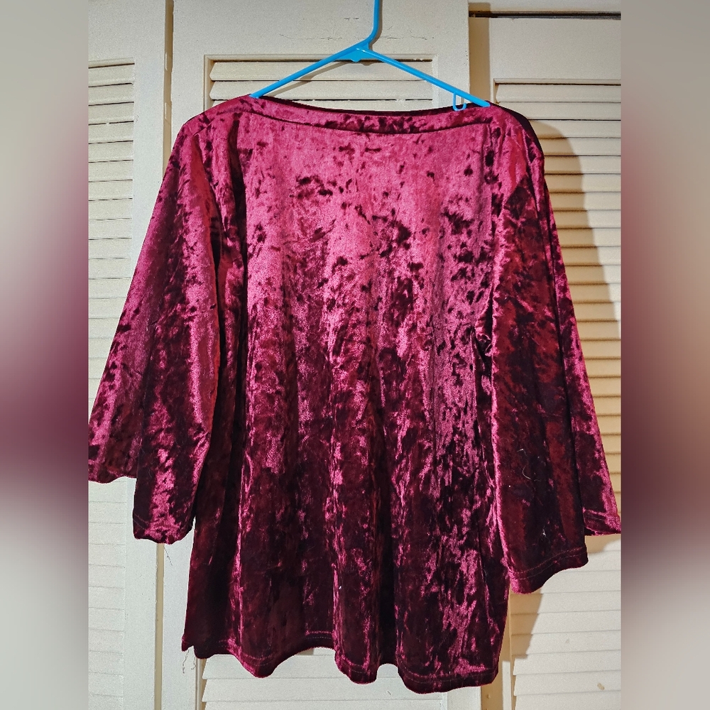 Amaryllis red womans top size large